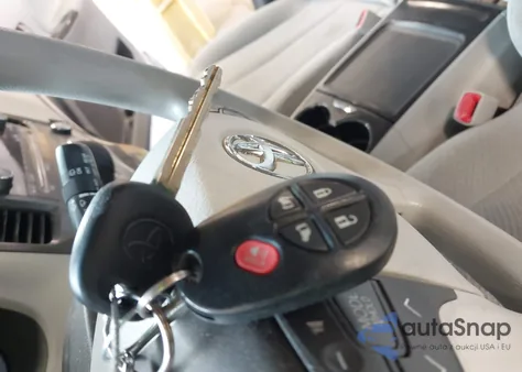 2012 Toyota Sienna Le V6 8 Passenger z USA, uszkodzony, nr VIN 5TDKK3DC4CS269466